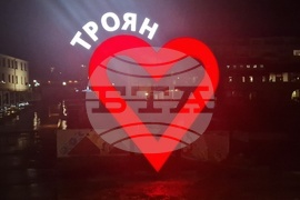 Троян - запалване на коледните светлини