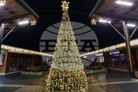 Троян - запалване на коледните светлини