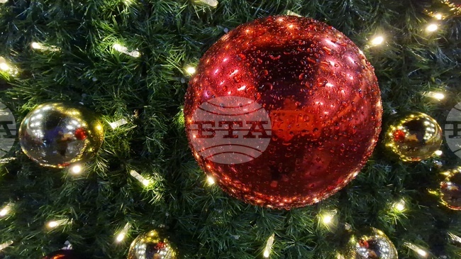 Троян - запалване на коледните светлини