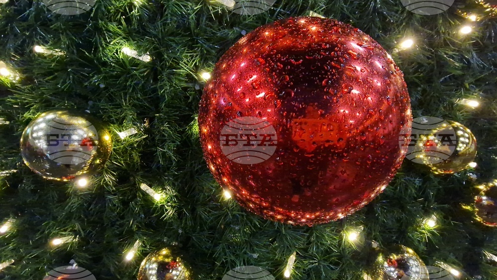 Троян - запалване на коледните светлини