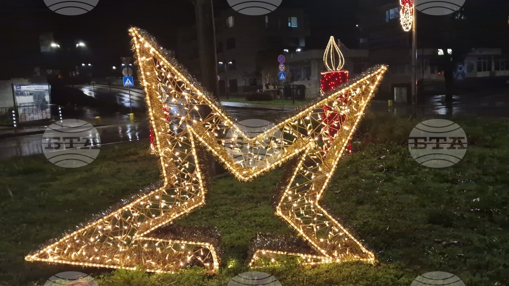 Троян - запалване на коледните светлини