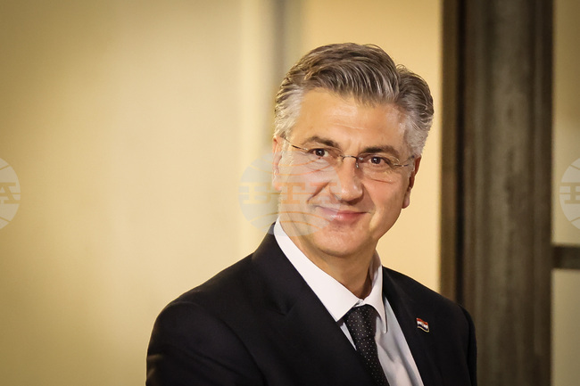 Хърватското правителство се стреми към вдигане на средните заплати до 1600 евро, каза премиерът в годишния си доклад