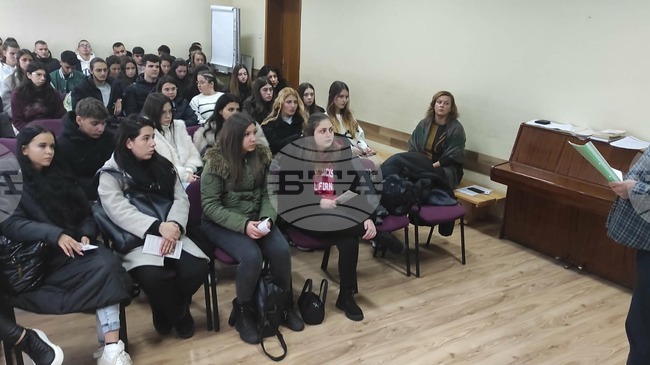 Близо 80 ученици от Търговище се запознаха с професиите на съдебните служители и на магистратите