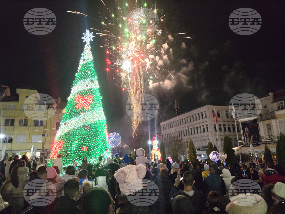 Петрич - коледна елха - запалване на светлините