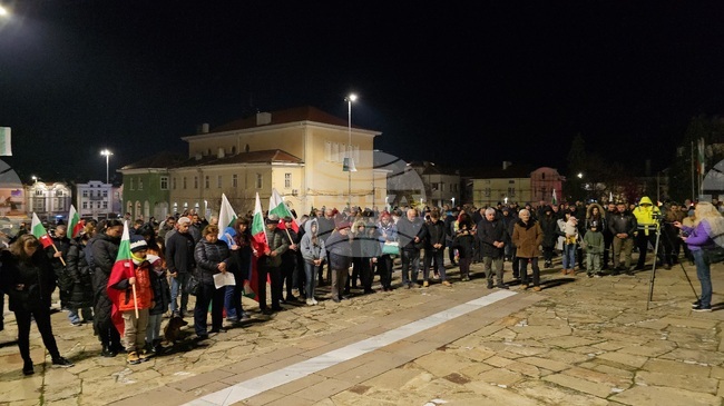 Протестиращи в Панагюрище поискаха оставката на правителството