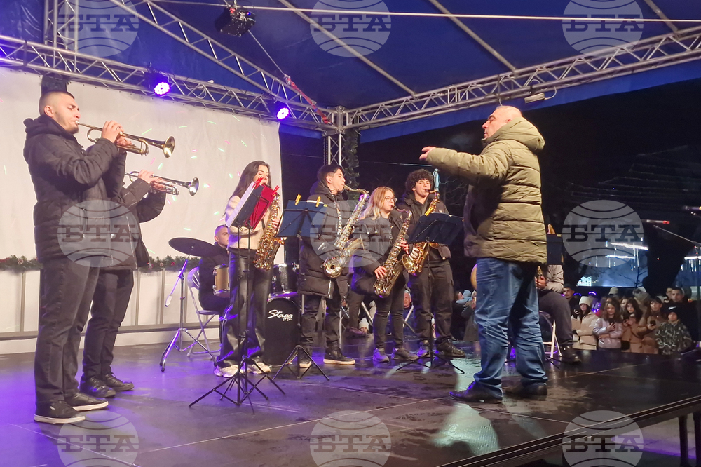 Разград - коледна елха - празнични светлини