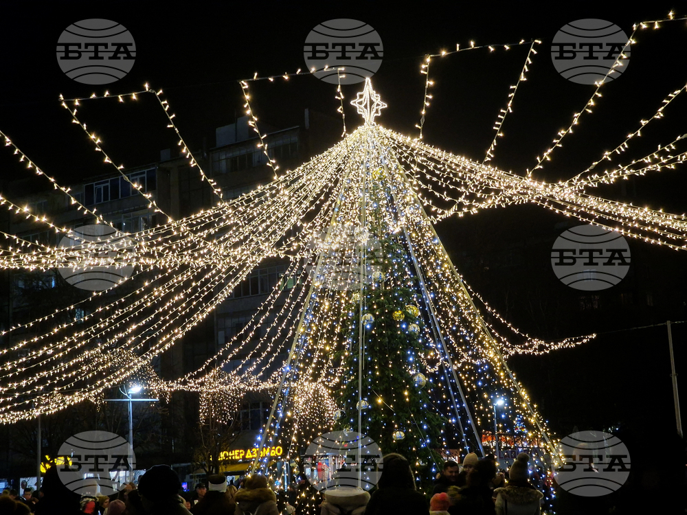 Разград - коледна елха - празнични светлини