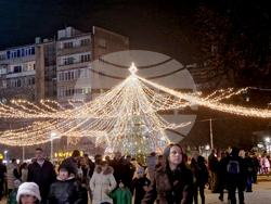 Разград - коледна елха - празнични светлини
