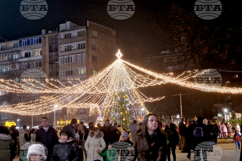 Разград - коледна елха - празнични светлини