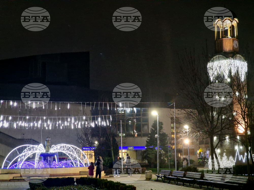 Разград - коледна елха - празнични светлини