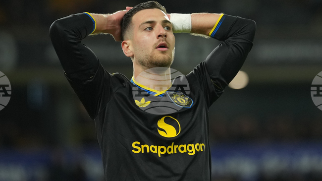 Защитникът на Манчестър Юнайтед Диого Далот описа контузията на съотборника си Бруно Фернандеш като „тежък удар“ за отбора