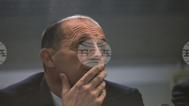 Треньорът на Милан Масимилиано Алегри ще направи две промени в състава преди полуфинала срещу Наполи за Суперкупата на Италия