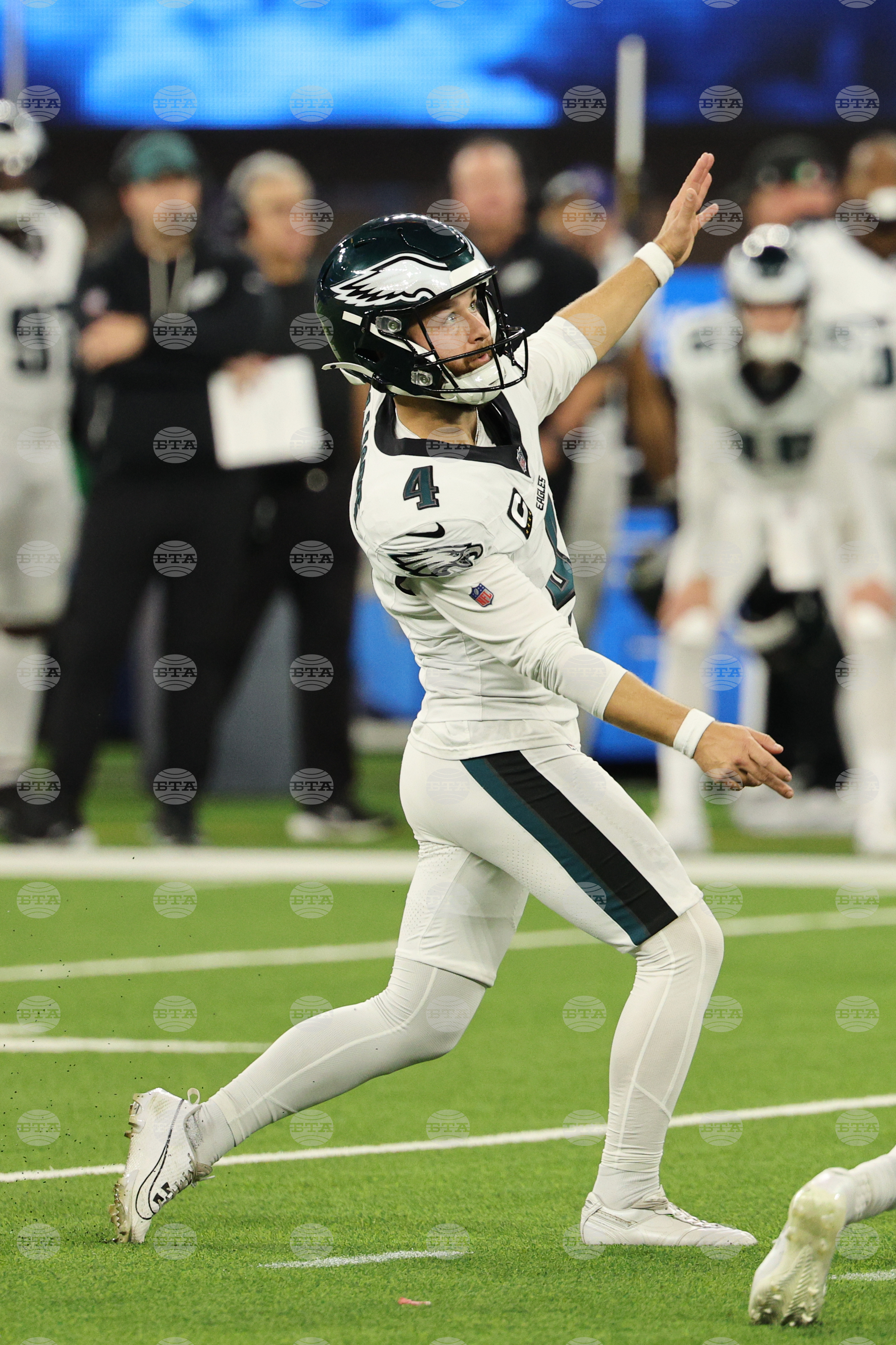 Eagles Chargers Football