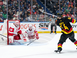 Red Wings Canucks Hockey