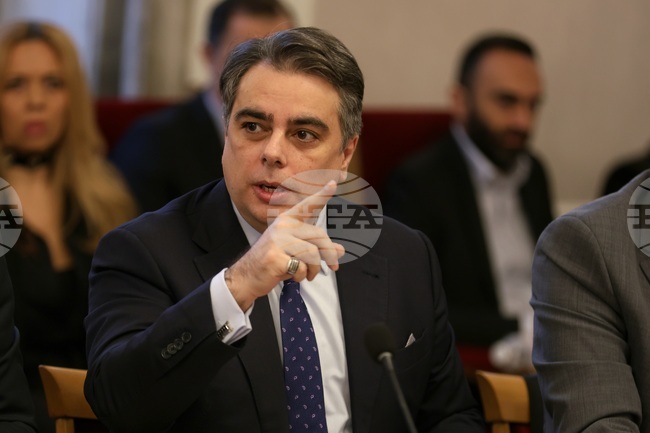 Философията на предложения ни нов проектобюджет е абсолютно същата като на този, който беше оттеглен, коментира Асен Василев