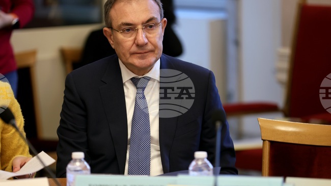 Промяна на минималния осигурителен доход може да изиграе ключова роля в пенсионната реформа, каза социалният министър Борислав Гуцанов