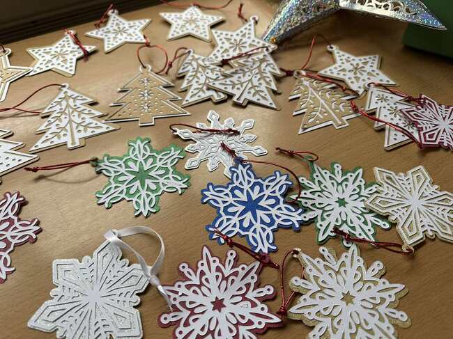 Играчки за елха изработваха ученици от Българското училище „Звънче“ в Лондон