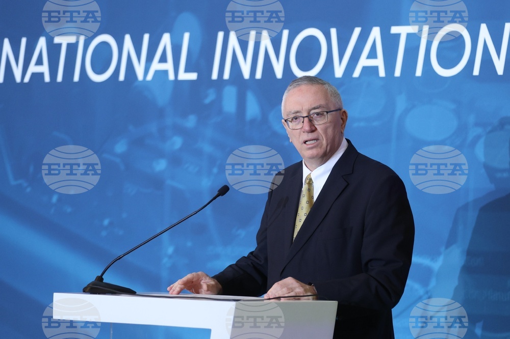 Светът e в нова епоха, определена от икономическа сигурност, технологичен суверенитет и геостратегическо позициониране, каза Огнян Шентов на форум