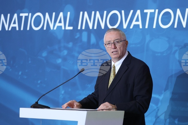 Светът e в нова епоха, определена от икономическа сигурност, технологичен суверенитет и геостратегическо позициониране, каза Огнян Шентов на форум