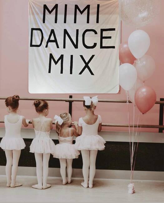 Деца от школата „Мими Денс Микс“ ще представят днес в Лондон новия си балетен спектакъл „Коледна магия – принцесите оживяват“