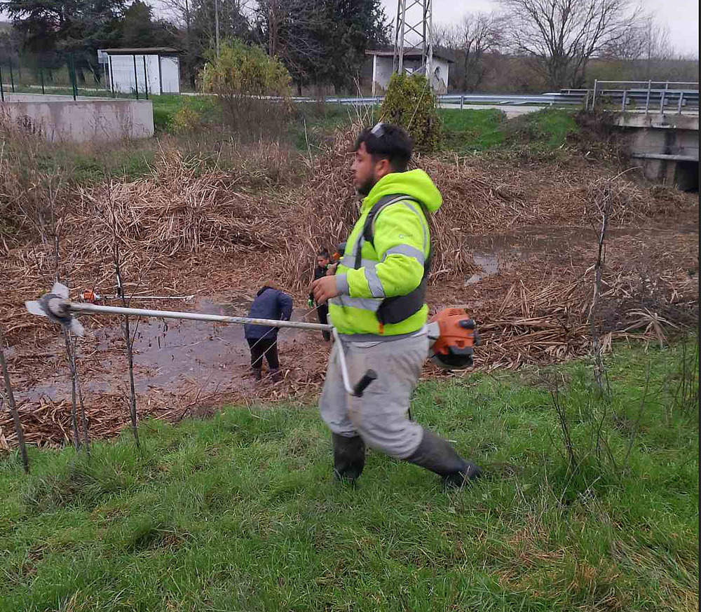 Община Варна: Започна почистването на отводнителните канали и деретата във Варна