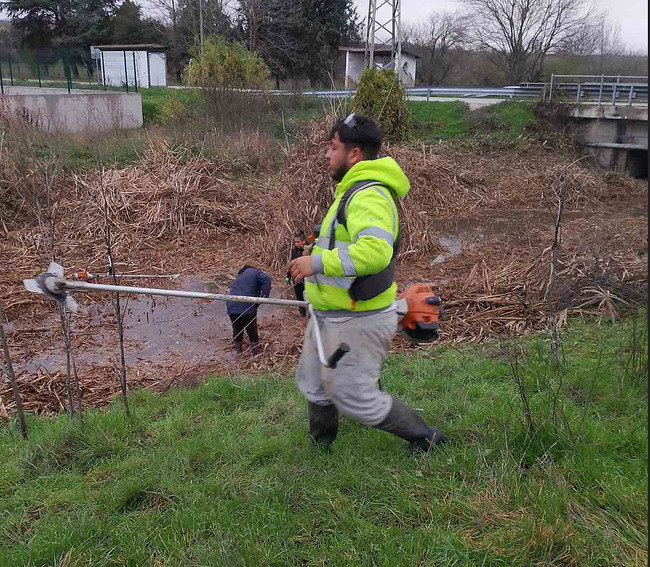 Община Варна: Започна почистването на отводнителните канали и деретата във Варна