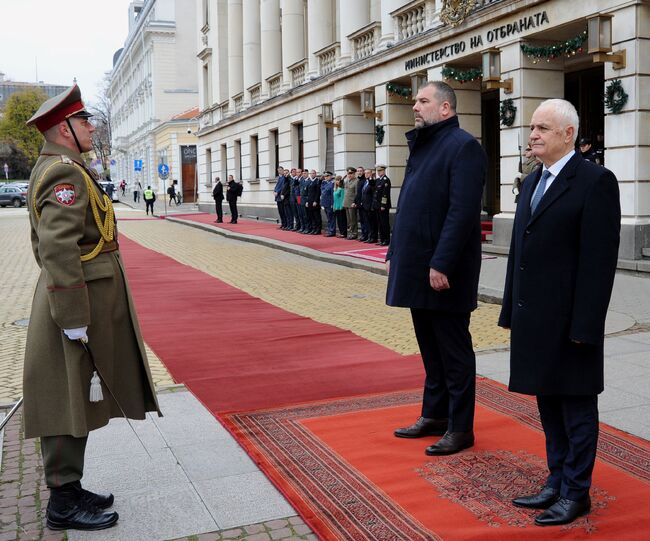 Министрите на отбраната на България и Черна гора обсъдиха двустранното и регионалното сътрудничество и съвместната дейност в НАТО