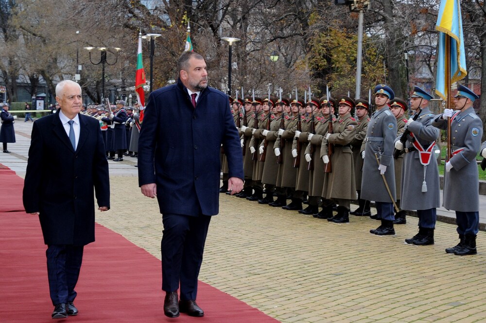 Министърът на отбраната на Черна гора Драган Крапович е на работно посещение в България