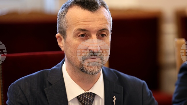 Рамкови договори с лекарския и със зъболекарския съюз вероятно няма да има, каза доц. Петко Стефановски