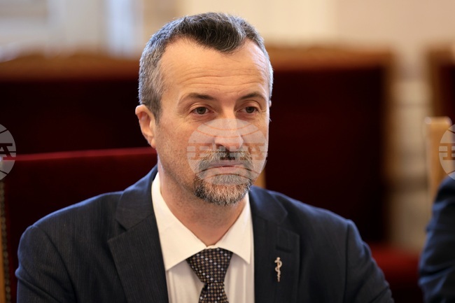 Рамкови договори с лекарския и със зъболекарския съюз вероятно няма да има, каза доц. Петко Стефановски