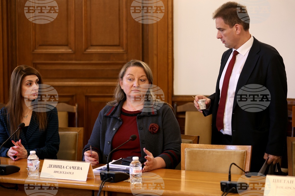 Парламентарната социална комисия не заседава поради липса на кворум