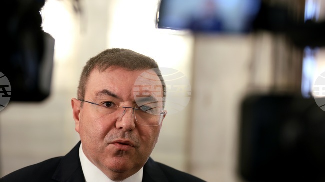 Осигурени са средства за увеличение на заплатите на медицинските сестри, каза председателят на Комисията по здравеопазване в парламента Костадин Ангелов