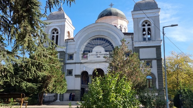 Сливенският митрополит Арсений ще отслужи архиерейска света литургия на 14 декември в кадералния храм на Ямбол „Св. Николай Чудотворец“