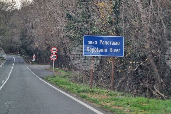 Двама испански граждани са пострадали при катастрофа край река Ропотамо