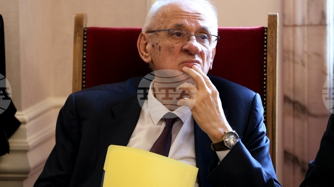 От догодина ще разпределим много сериозен финансов ресурс за професионалистите по здравни грижи, каза министър Силви Кирилов