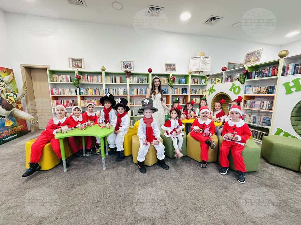 Коледни работилници започнаха в библиотеката при Народно читалище „Братя Миладинови – 1914“ в Петрич