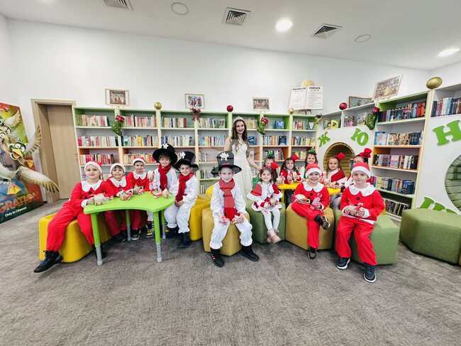 Коледни работилници започнаха в библиотеката при Народно читалище „Братя Миладинови – 1914“ в Петрич