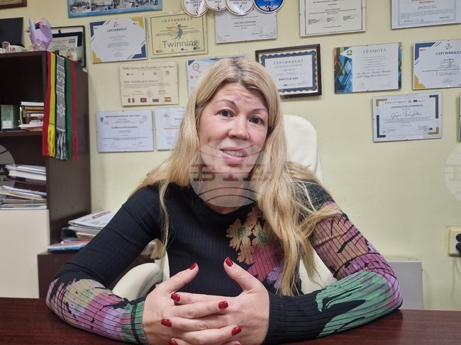 Участието на олимпиади изгражда у младите хора устойчивост, каза директорът на ПМГ „Акад. Боян Петканчин" в Хасково Гергана Петрова