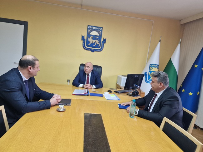 Община Кърджали: Кмет и ръководство на ОД на МВР обсъдиха спазването на обществения ред на митинга тази вечер