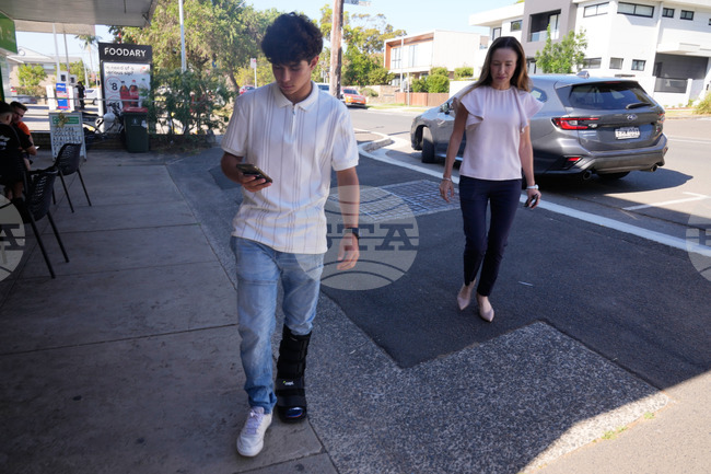 Ройтерс: От Австралия до Европа - държави въвеждат мерки за ограничаване на достъпа на деца до социални мрежи