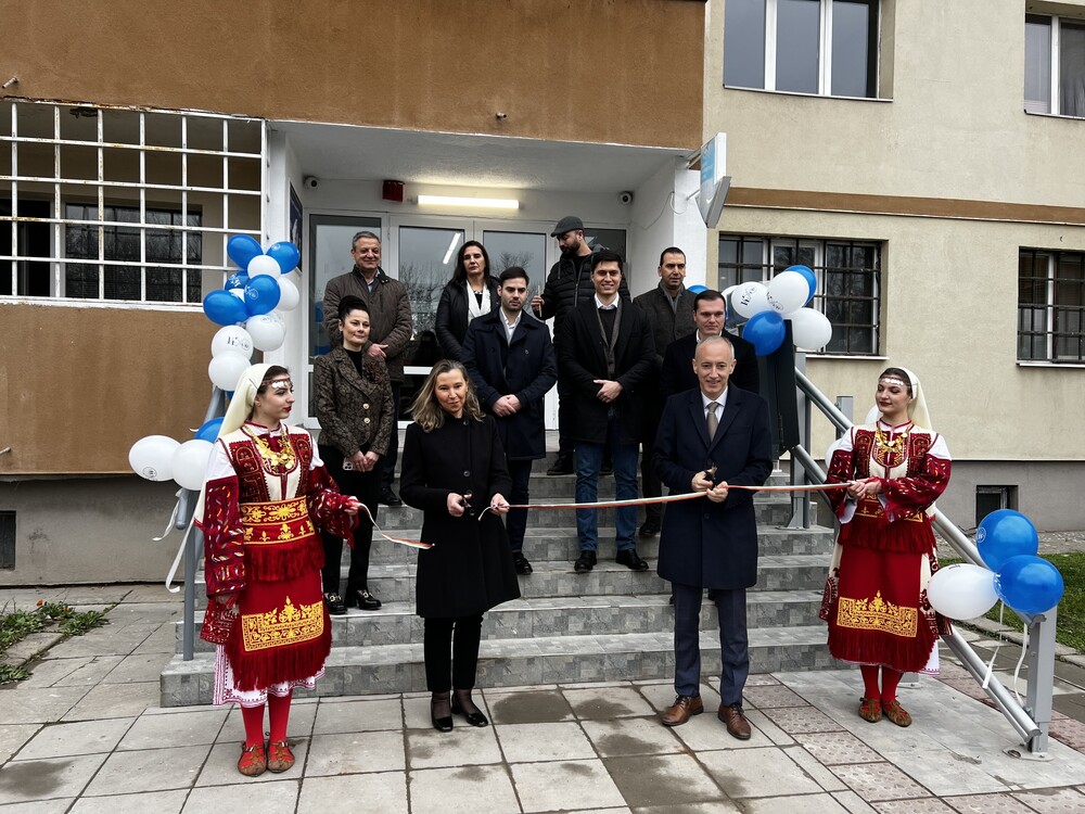 Областният управител на област София Стефан Арсов участва днес в тържественото откриване на напълно обновените студентски общежития на Висше училище по телекомуникации и пощи 