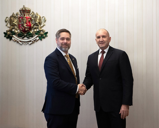 Стратегическото партньорство между България и САЩ обсъдиха президентът Румен Радев и заместник помощник държавният секретар Кристофър Смит