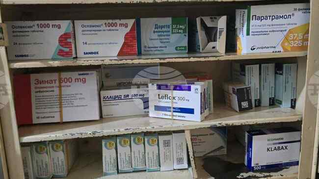 Полицаи в Ловеч са иззели над 1100 опаковки с лекарства и медикаменти, продавани незаконно в търговски обект