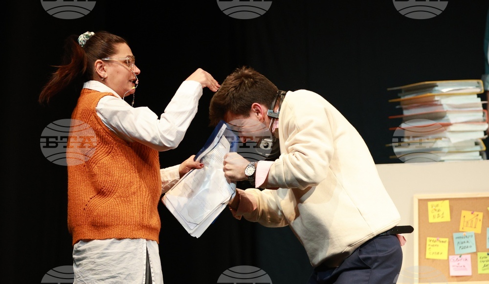 Русе - театър - „Глория“ - премиера