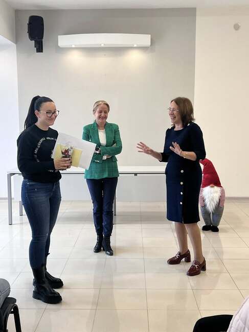 През 2025 г. общо 230 семейства с новородени деца са получили еднократна финансова помощ от Община Казанлък под формата на ваучери