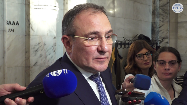 Промяна на минималния осигурителен доход може да изиграе ключова роля в пенсионната реформа, каза социалният министър Борислав Гуцанов