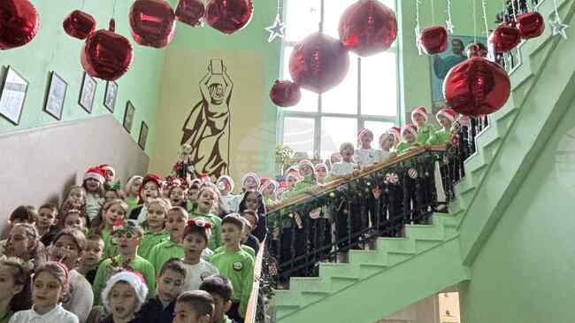 В Трето основно училище „Гоце Делчев“ в Петрич се провежда инициативата „24 дни до Коледа – по една светла мисъл на ден“