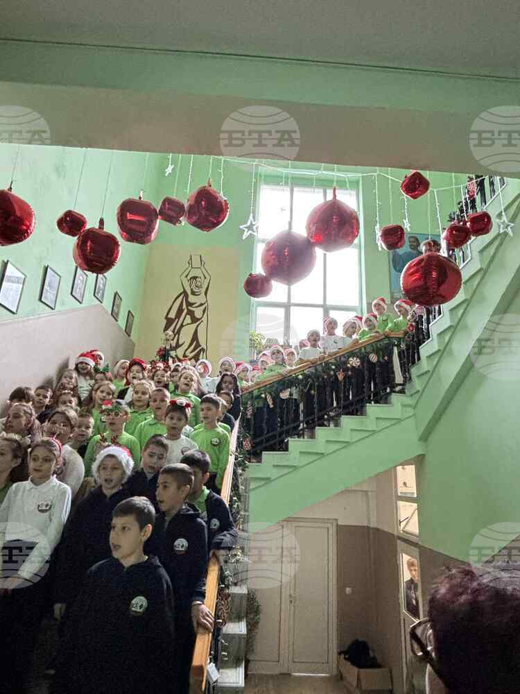 В Трето основно училище „Гоце Делчев“ в Петрич се провежда инициативата „24 дни до Коледа – по една светла мисъл на ден“