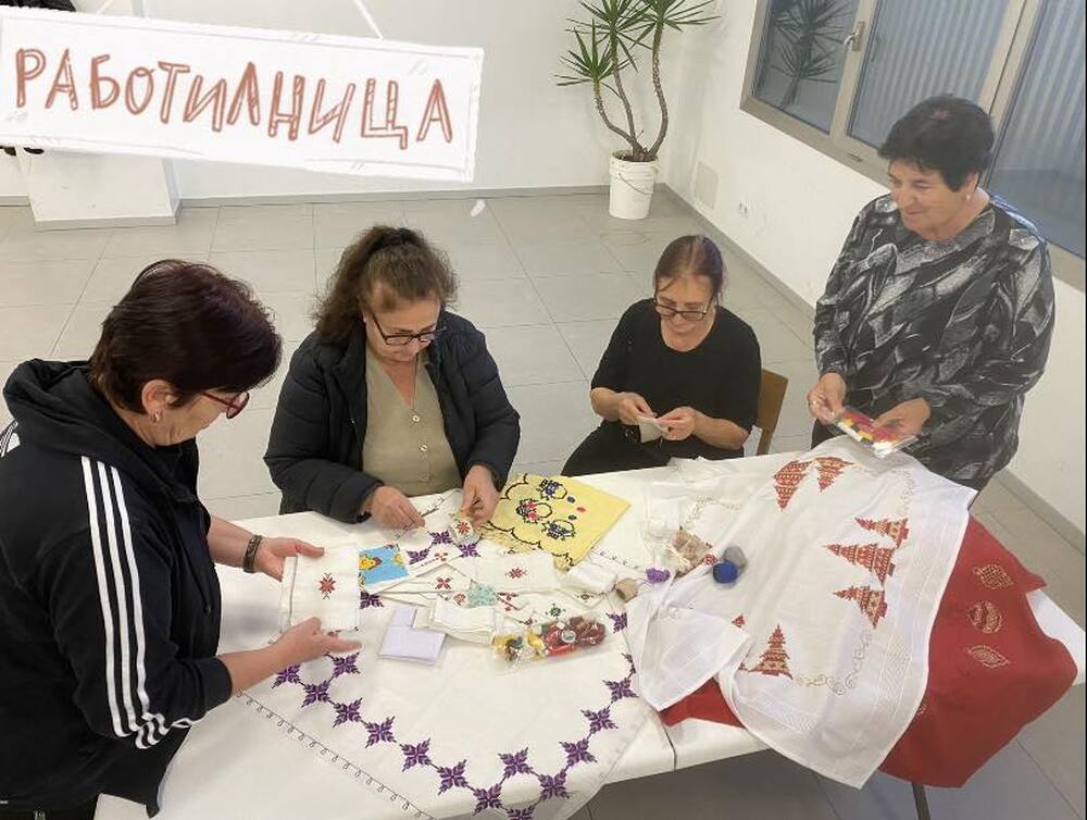 Дамска работилница „Седянка“ беше организирана от Асоциацията „Българска роза“ в Навара, Испания