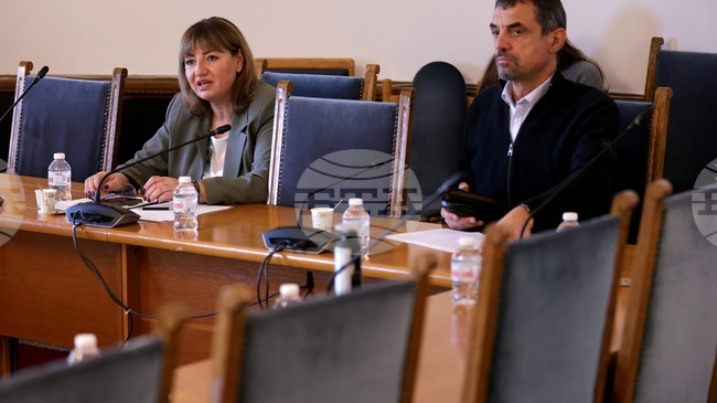 Заседанието на парламентарната комисия по конституционни и правни въпроси не се състоя поради липса на кворум